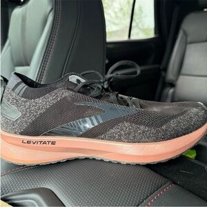 Brooks Levitate Women's Shoes - Black and Pink